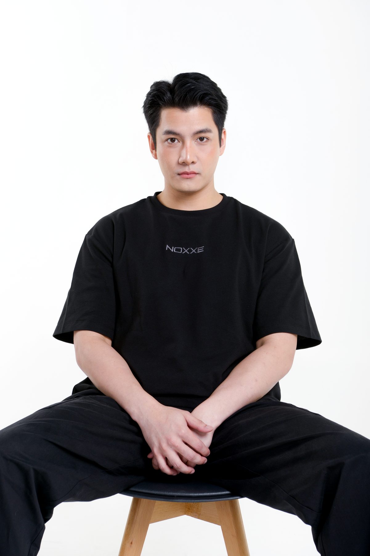 NOXXE minimal streetwear look